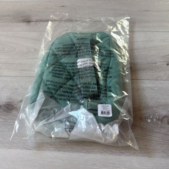 Vera Bradley Essential Sling Backpack in Ultralight beryl Green NWT in packaging - Picture 3 of 4